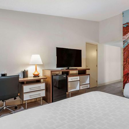 Clarion Pointe Fresno Near Yosemite Hotel Ngoại thất bức ảnh