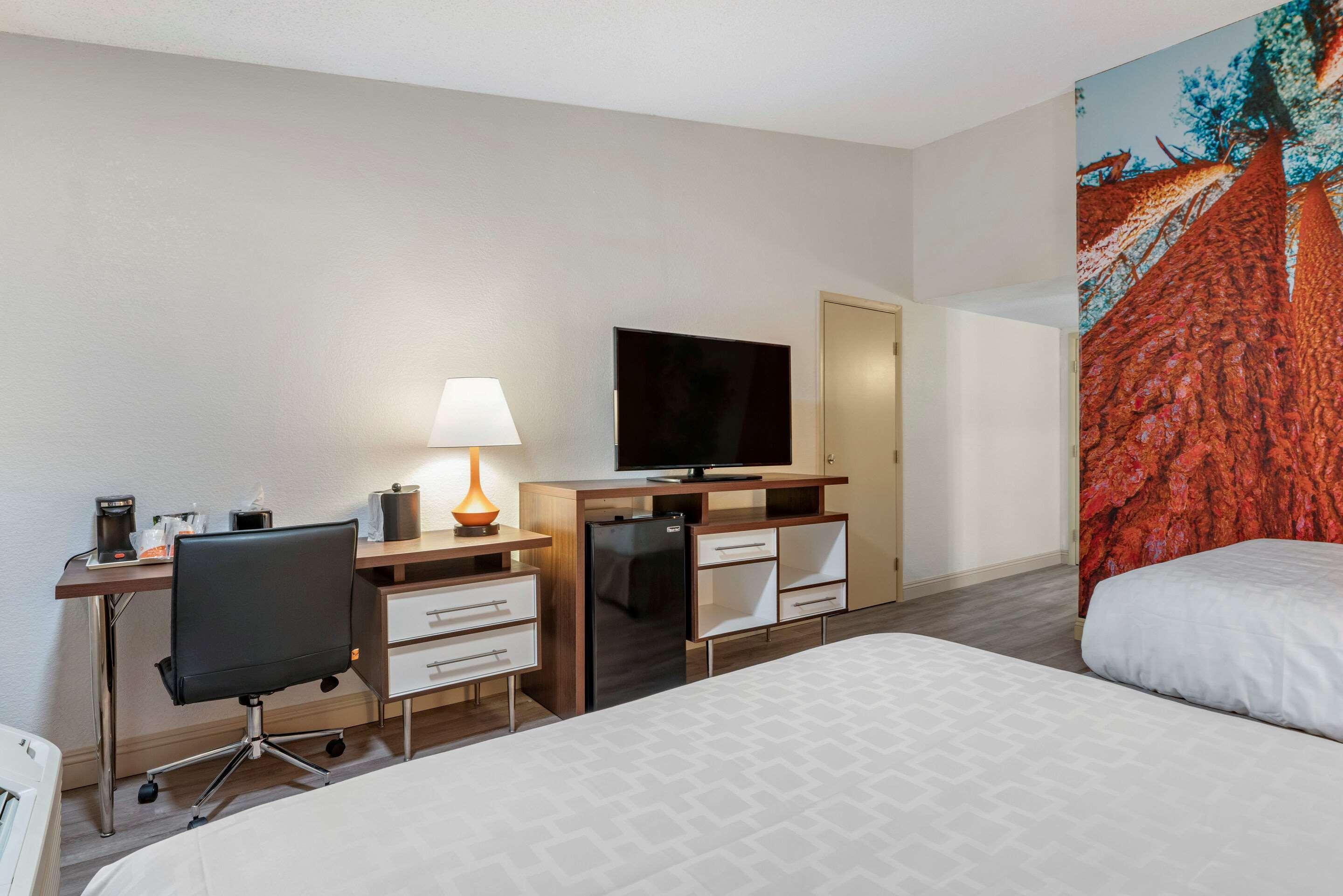 Clarion Pointe Fresno Near Yosemite Hotel Ngoại thất bức ảnh