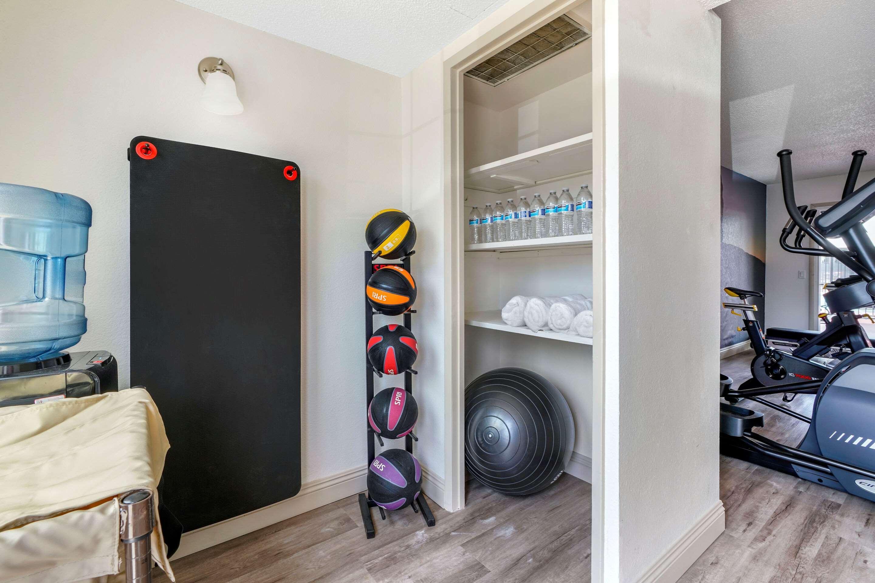 Clarion Pointe Fresno Near Yosemite Hotel Ngoại thất bức ảnh
