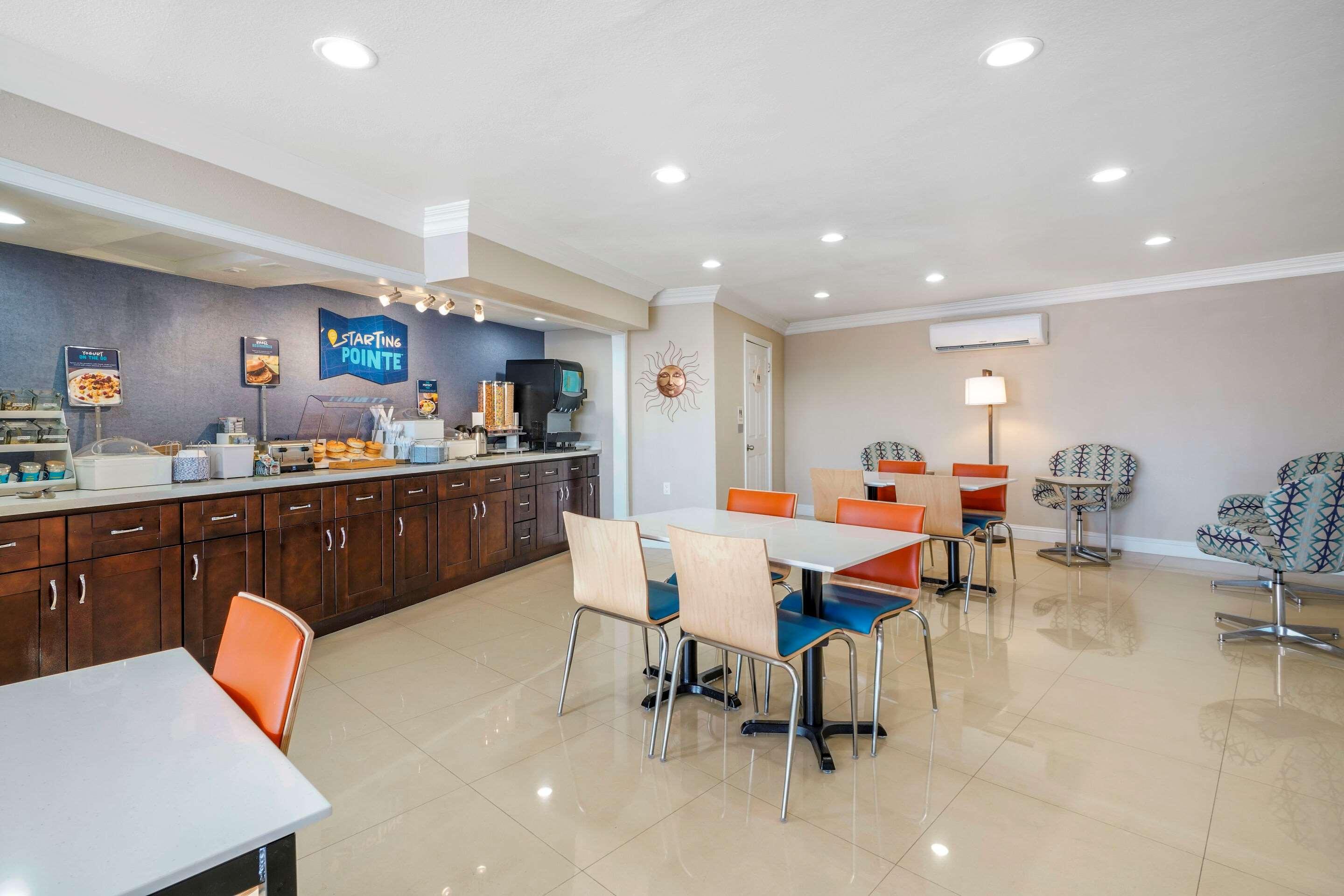 Clarion Pointe Fresno Near Yosemite Hotel Ngoại thất bức ảnh