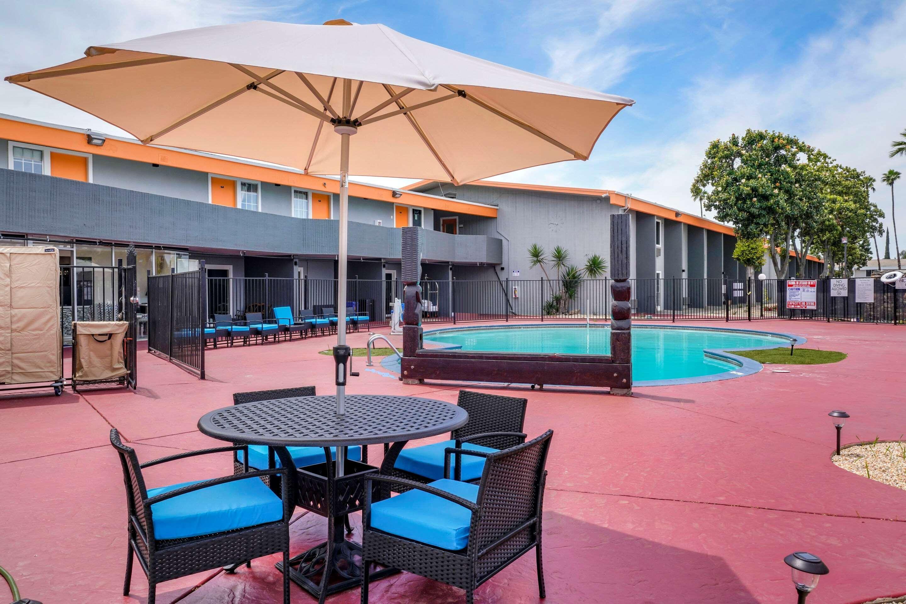 Clarion Pointe Fresno Near Yosemite Hotel Ngoại thất bức ảnh