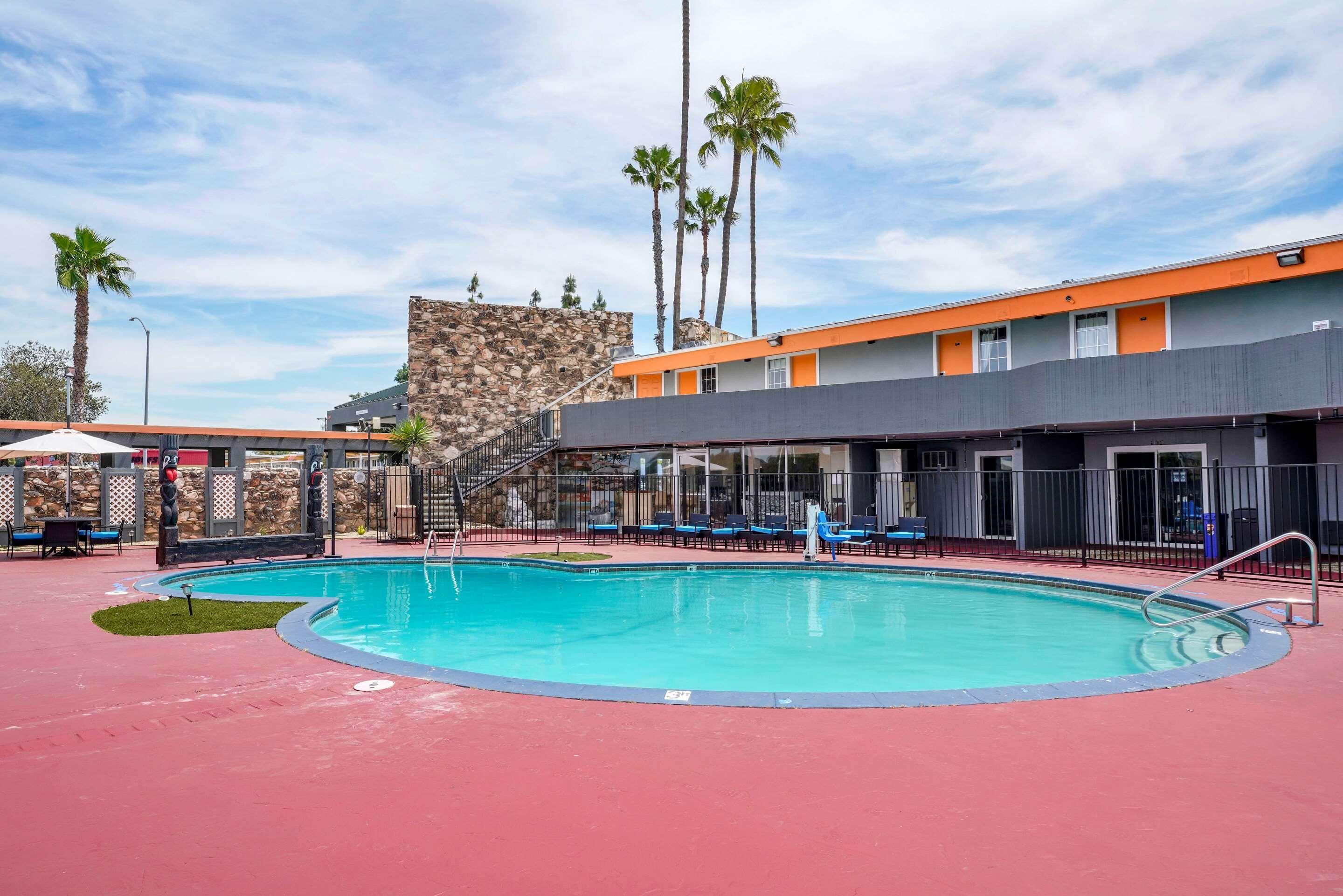 Clarion Pointe Fresno Near Yosemite Hotel Ngoại thất bức ảnh