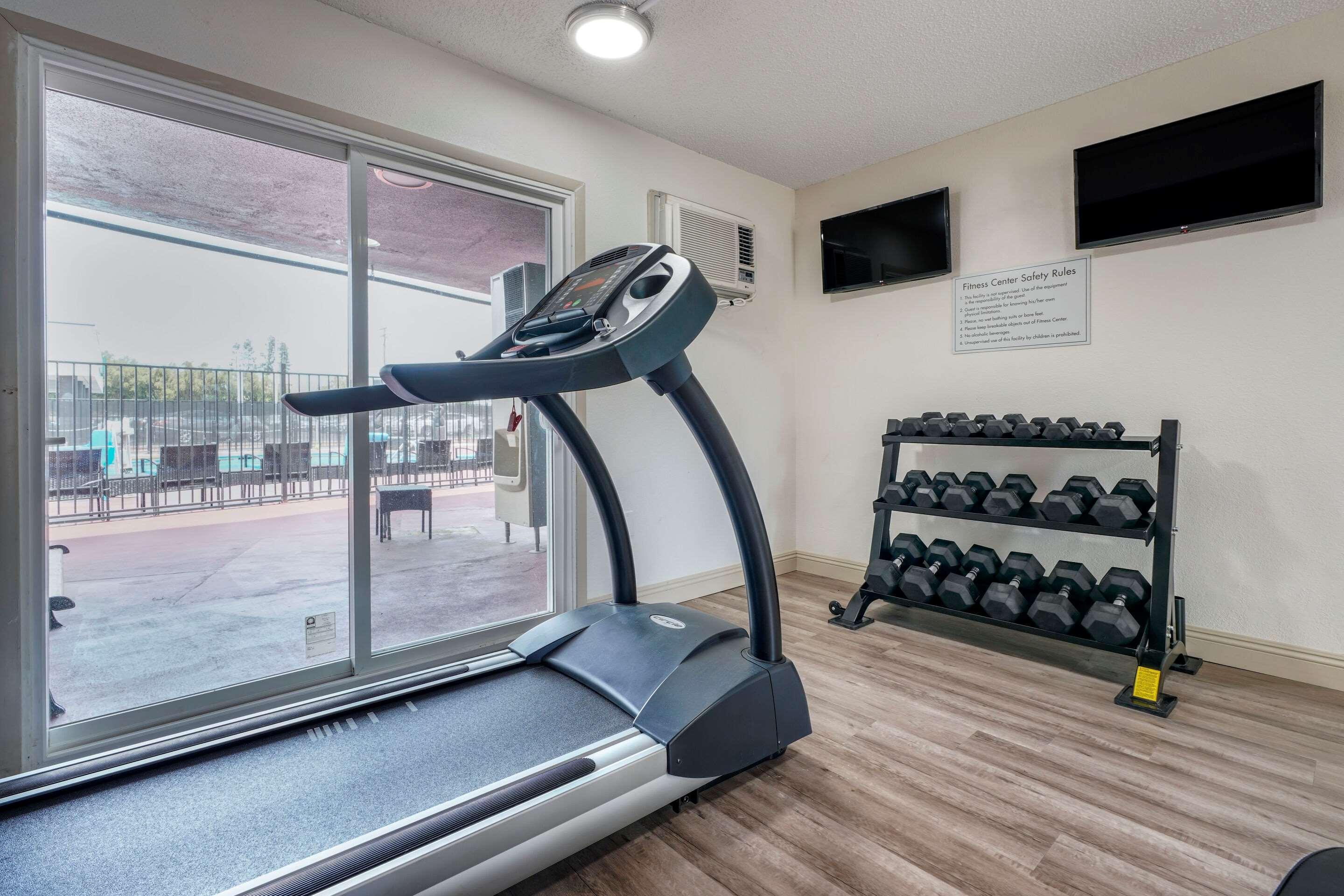 Clarion Pointe Fresno Near Yosemite Hotel Ngoại thất bức ảnh