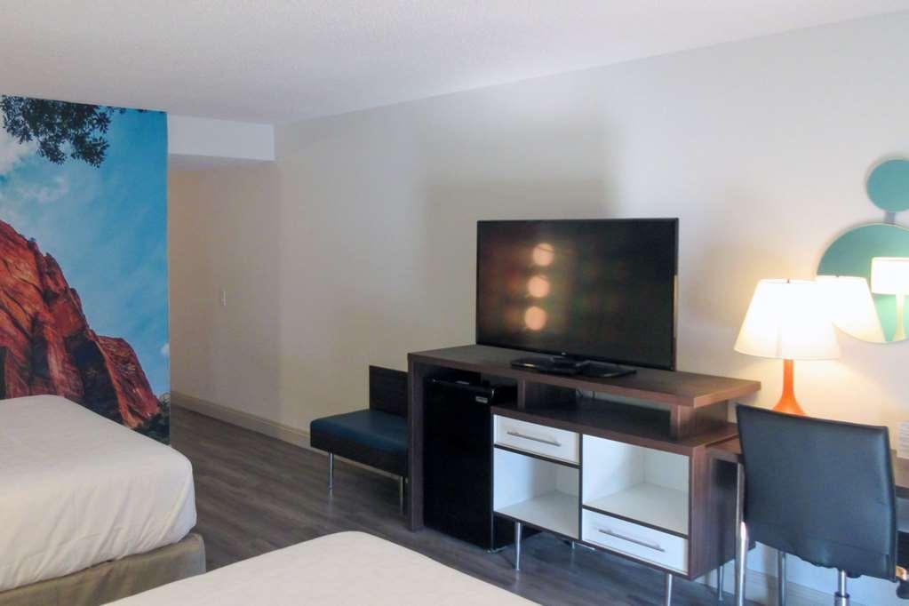 Clarion Pointe Fresno Near Yosemite Hotel Phòng bức ảnh