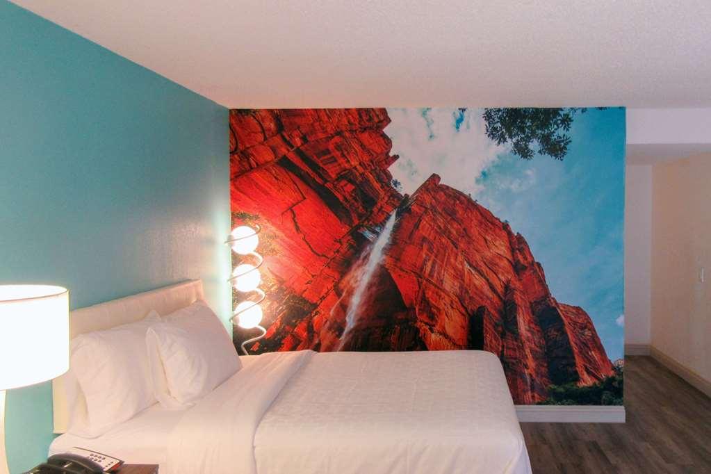 Clarion Pointe Fresno Near Yosemite Hotel Phòng bức ảnh