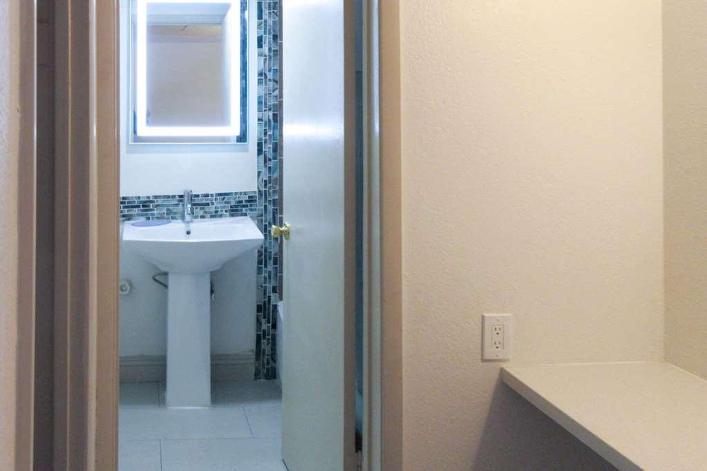 Clarion Pointe Fresno Near Yosemite Hotel Phòng bức ảnh