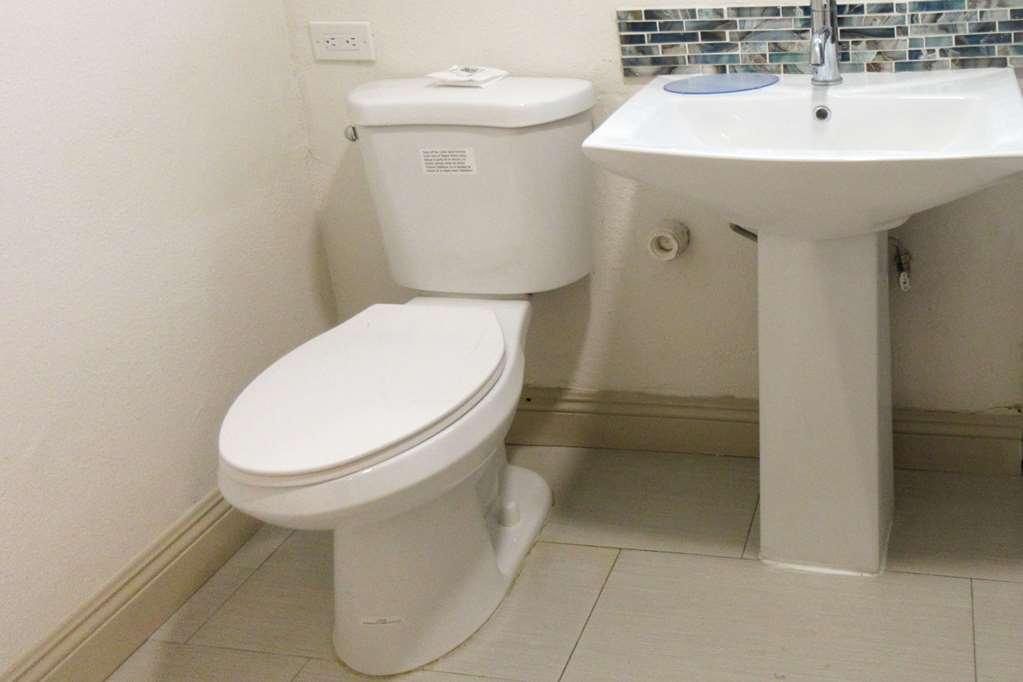 Clarion Pointe Fresno Near Yosemite Hotel Phòng bức ảnh