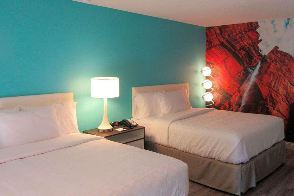 Clarion Pointe Fresno Near Yosemite Hotel Phòng bức ảnh