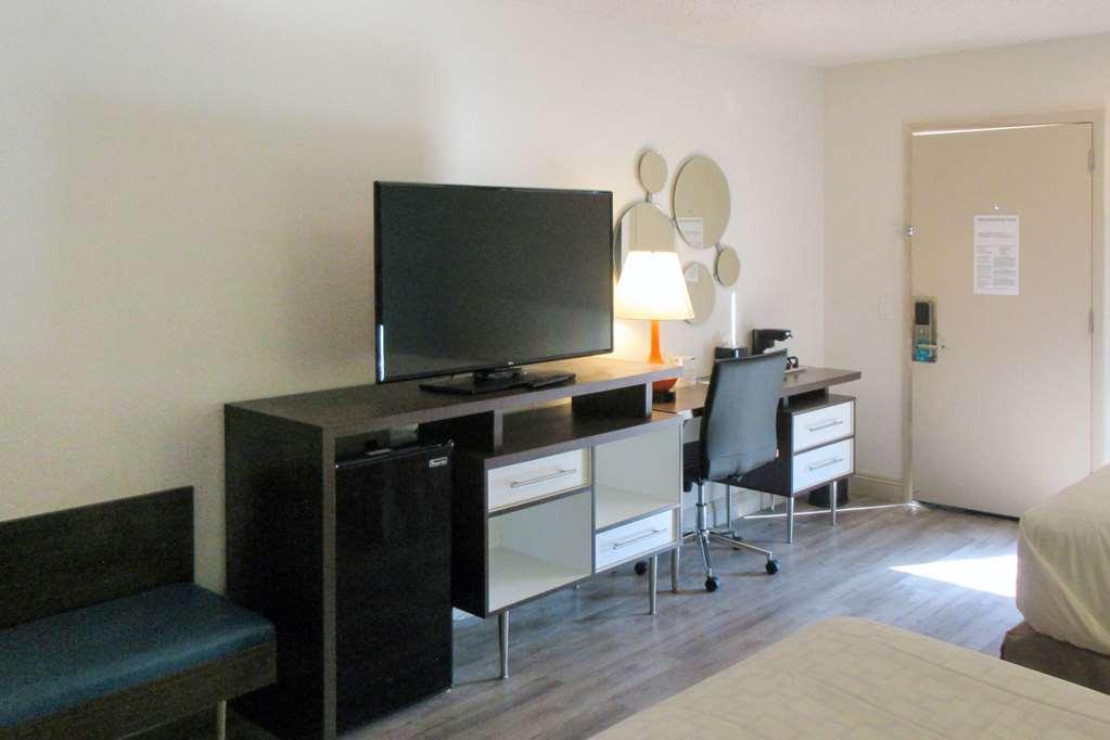 Clarion Pointe Fresno Near Yosemite Hotel Phòng bức ảnh
