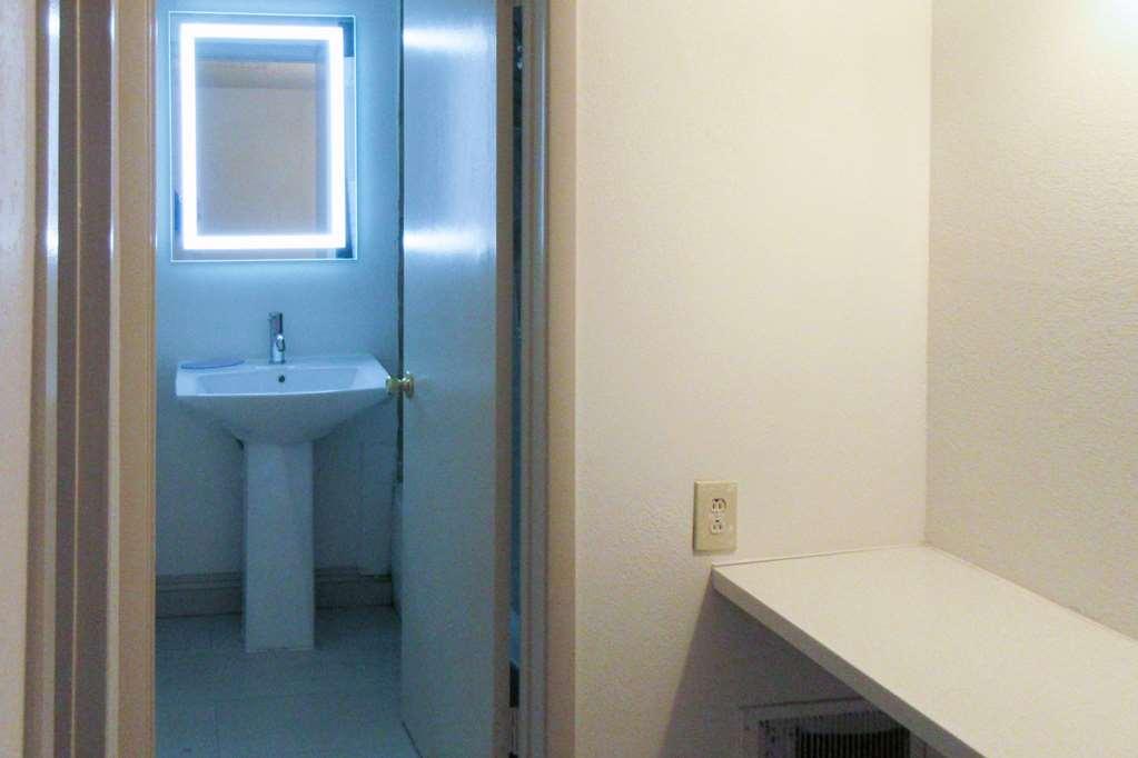 Clarion Pointe Fresno Near Yosemite Hotel Phòng bức ảnh