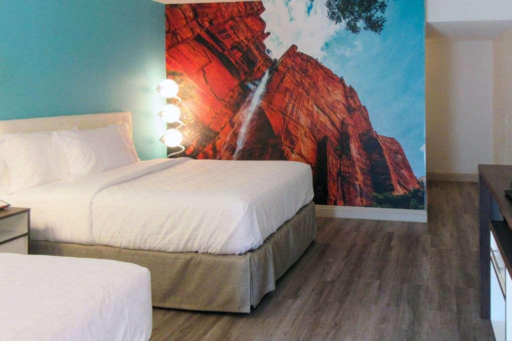Clarion Pointe Fresno Near Yosemite Hotel Phòng bức ảnh