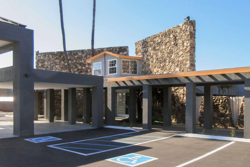 Clarion Pointe Fresno Near Yosemite Hotel Ngoại thất bức ảnh