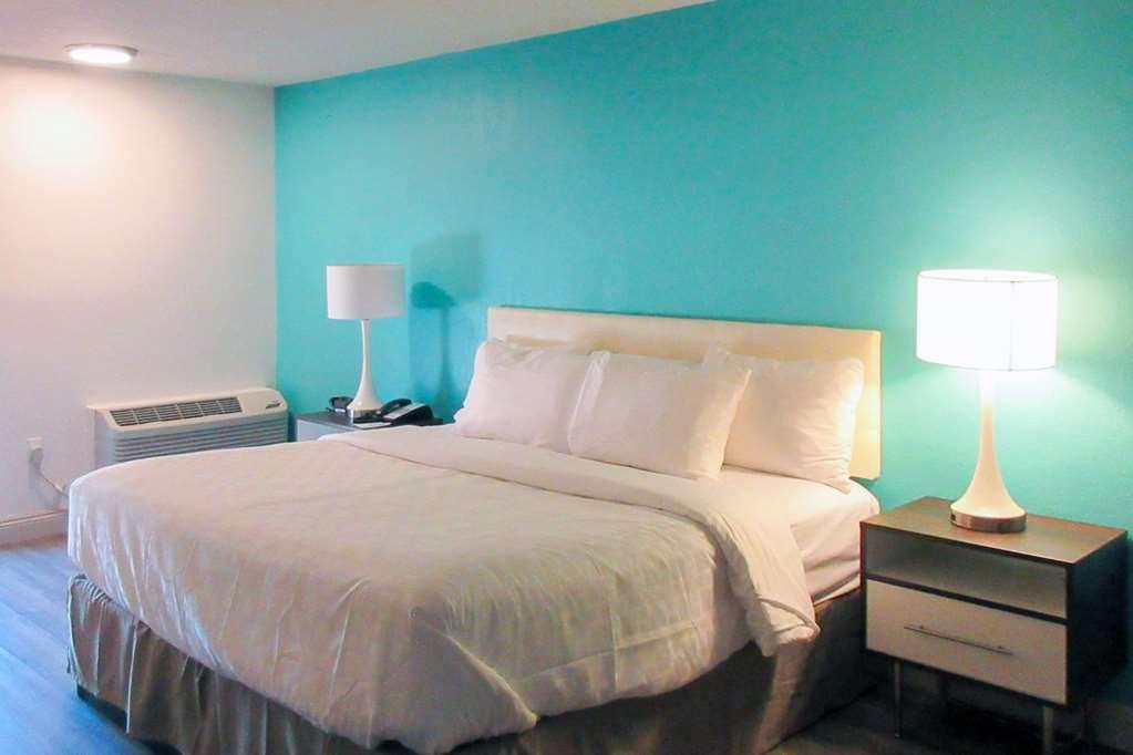 Clarion Pointe Fresno Near Yosemite Hotel Phòng bức ảnh
