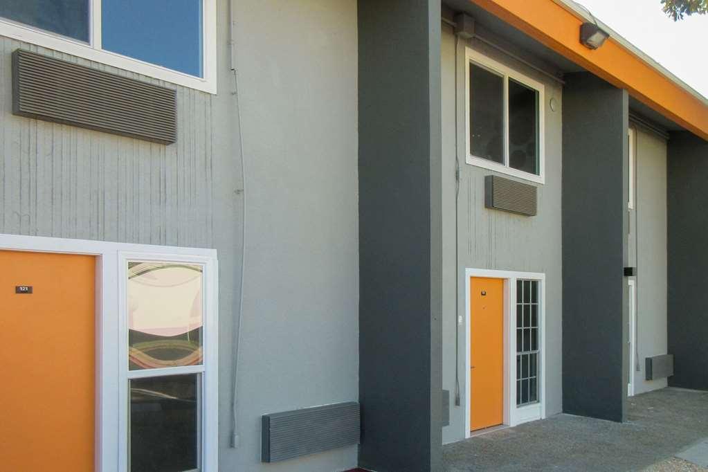 Clarion Pointe Fresno Near Yosemite Hotel Ngoại thất bức ảnh