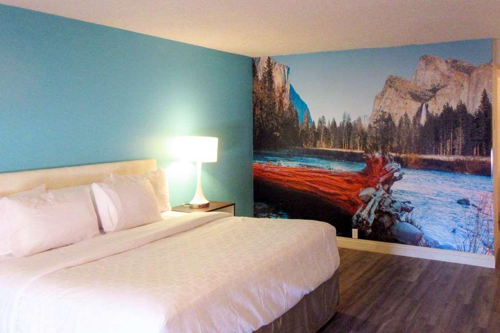 Clarion Pointe Fresno Near Yosemite Hotel Phòng bức ảnh